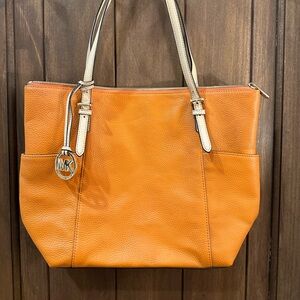 Michaell Kors Jet Set Orange Tote